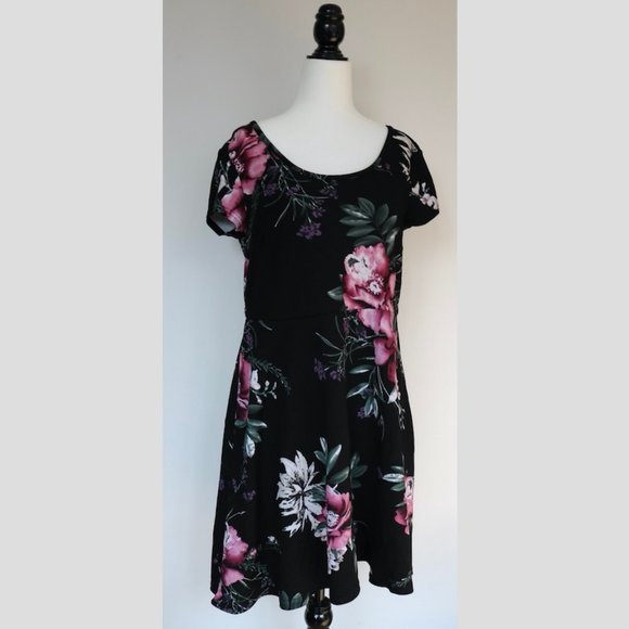 Fun Floral Dress - Picture 4 of 7